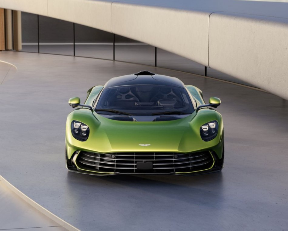Aston Martin Valhalla: Recenze hybridního hypercaru
