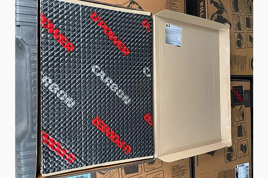 Vibroizolační tlumicí plát ULTIMATE U-POWER CARBON 3 mm (50 × 35 cm) Fotografie 4