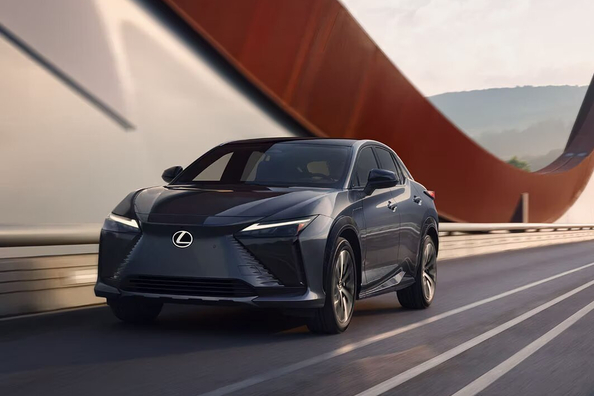 Lexus RZ450e: Recenze elektrického crossoveru