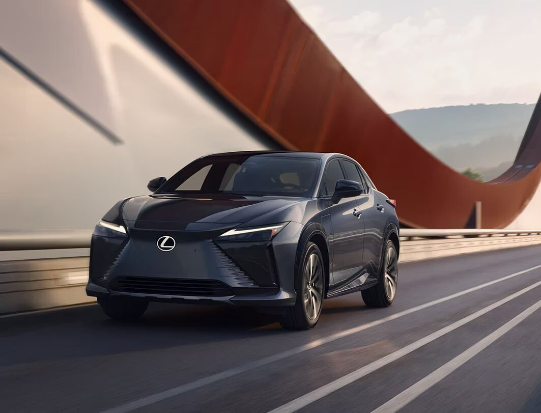 Lexus RZ450e: Recenze elektrického crossoveru