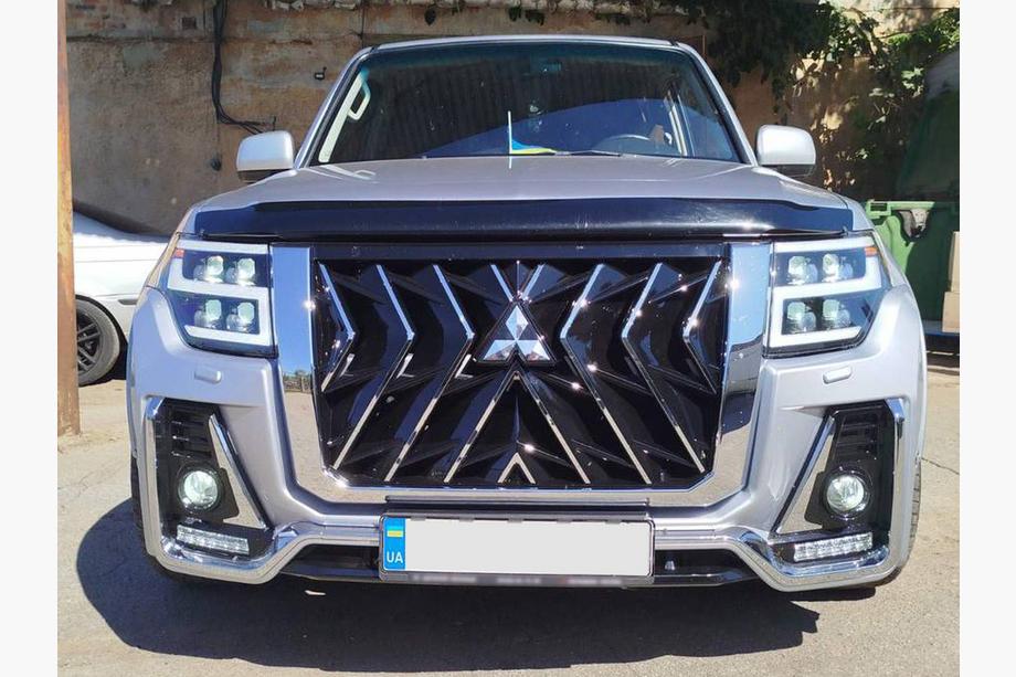 Mitsubishi Pajero Wagon IV 2006–2021 Přední světlomety LXR Fotografie 3