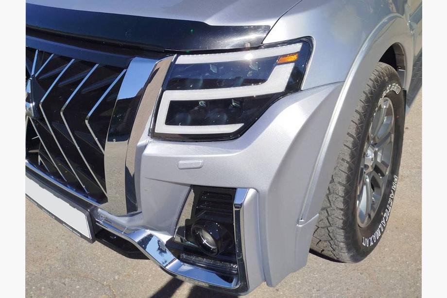 Mitsubishi Pajero Wagon IV 2006–2021 Přední světlomety LXR Fotografie 6