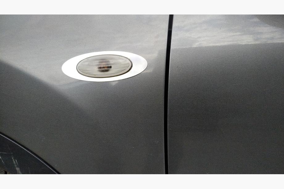 Nissan Qashqai 2010–2014 Nerezové rámečky blinkru (2 ks) Image