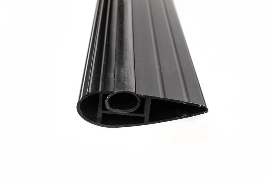 Subaru Forester 2013–2018 Střešní nosič (příčníky) na standardní podélníky bez zámku Flybar V1 (2 ks) do 110 cm, černá Fotografie 10