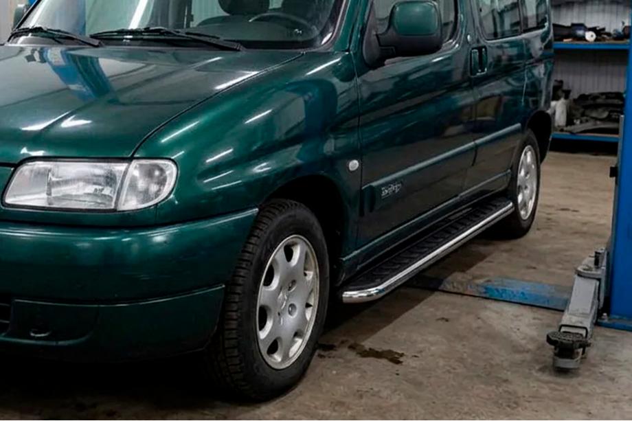 Peugeot Partner 1996–2008 Boční prahy Maydos V1 (2 ks, hliník ↗ nerez) Image