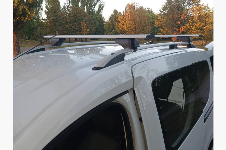 Dacia Dokker 2013–2022 Střešní nosič (příčníky) na klasické hagusy, uzamykatelný na klíč Wizard V1 (2 ks) 135 cm, černá Image