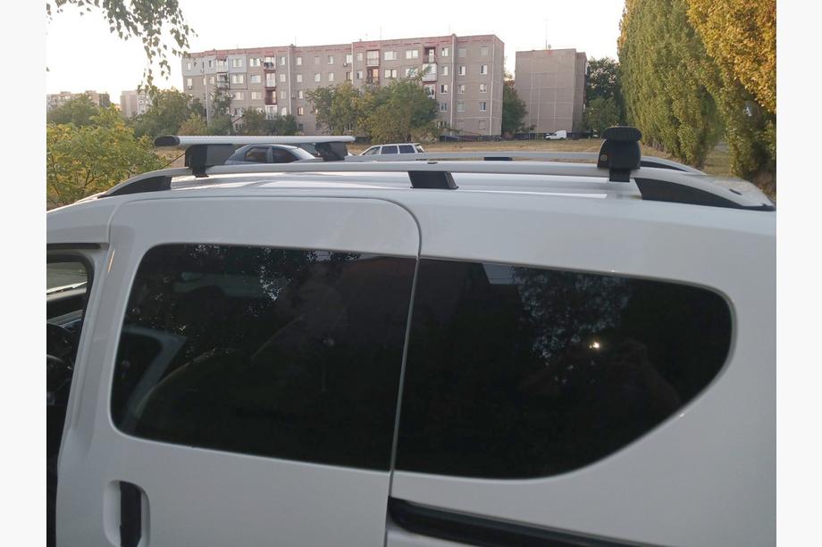 Renault Dokker 2013–2022 Střešní nosič (příčníky) na klasické hagusy, uzamykatelný na klíč Wizard V1 (2 ks) 125 cm, šedá Fotografie 2