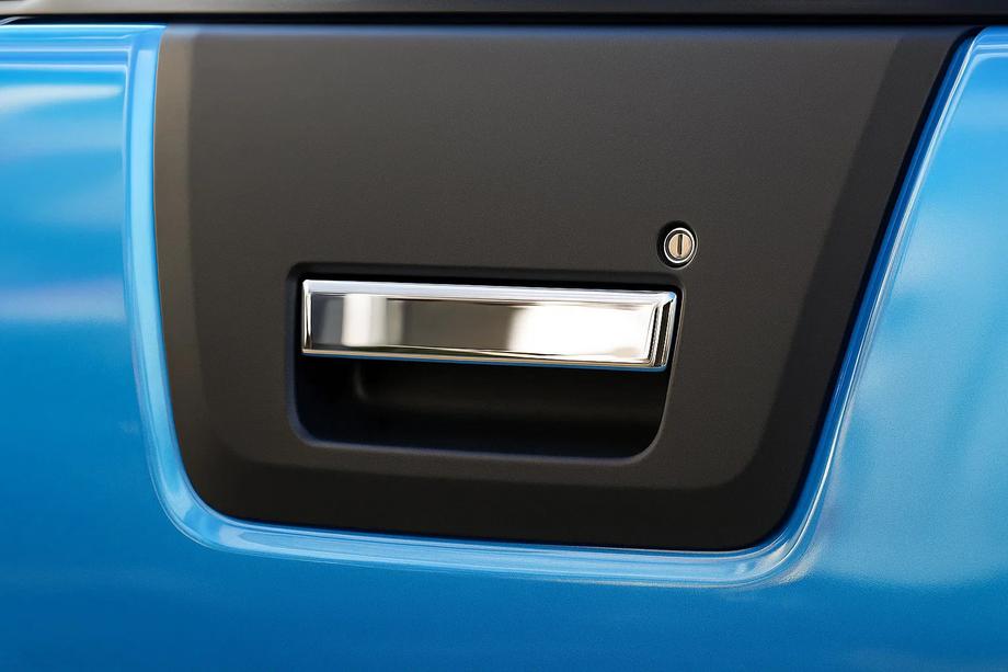 Suzuki Equator 2009– Nerezový kryt kliky víka kufru Image