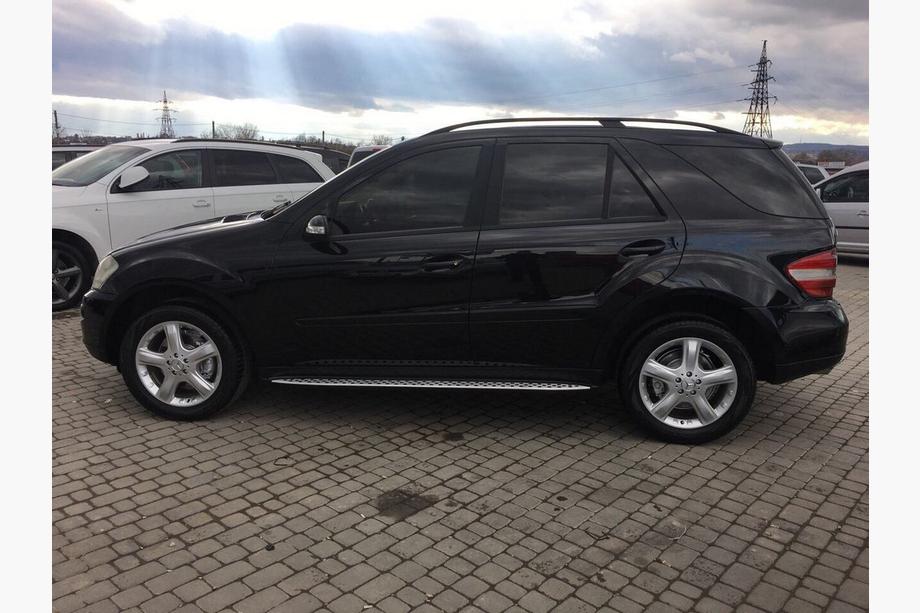 Mercedes ML W164 2005–2011 OEM boční prahy (2 ks, hliník) Fotografie 14