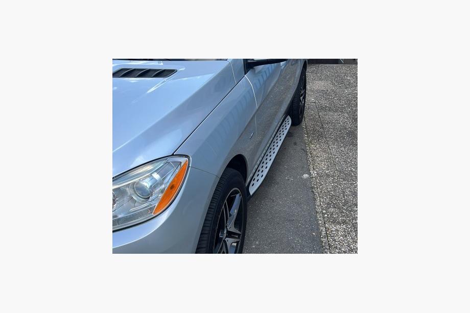 Mercedes GLE/ML třída W166 2011–2018 Boční nášlapy – originální design (2 ks, hliník) Fotografie 2