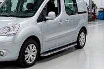 Peugeot Partner Tepee 2008–2018 Boční prahy Maydos V1 (2 ks, hliník ↗ nerez) fotografie 1