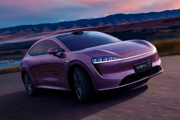 Recenze Luxeed R7: inovativní elektrický crossover od Huawei a Chery Fotografie 1
