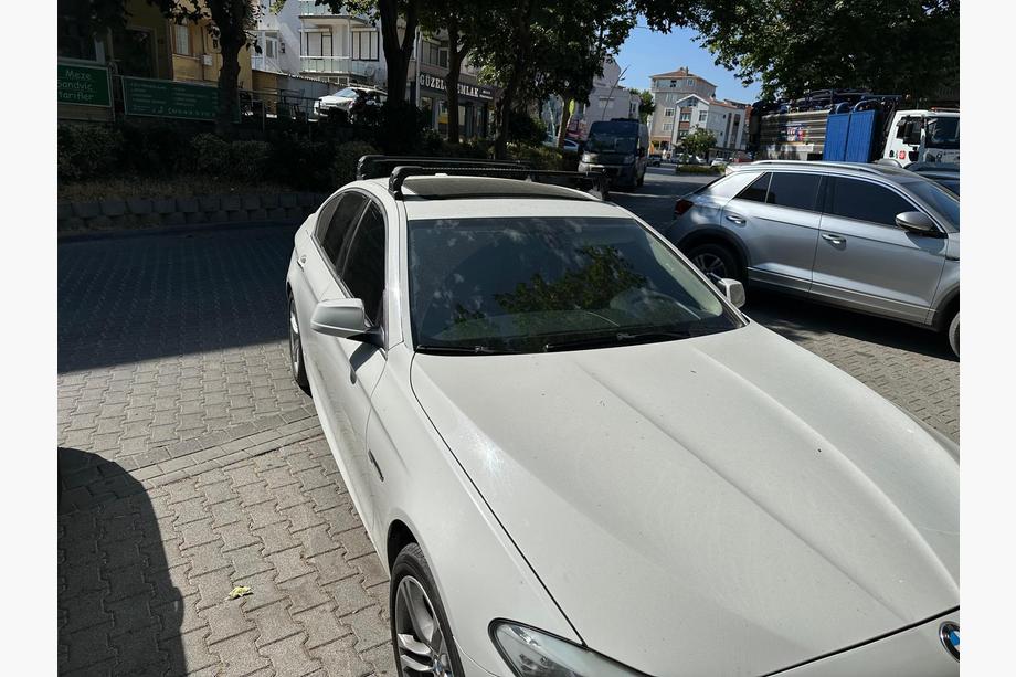 BMW řada 5 F10/F11 2010–2016 Střešní nosič (příčníky) do fixních bodů Ecem V3 (2 ks) Šedá, 110 cm Fotografie 3