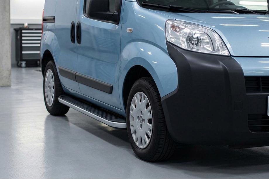 Citroen Nemo 2007–2017 Boční prahy Tayga Grey (2 ks, hliník) Image