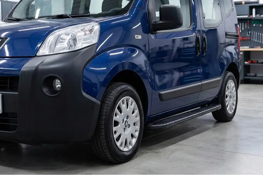Peugeot Bipper 2008–2017 Boční prahy Bosphorus Black (2 ks, hliník) Image