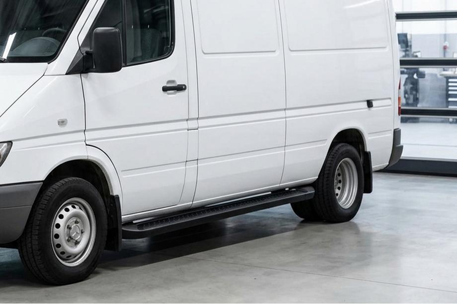 Volkswagen LT 1995–2006 Boční nášlapy Allmond Black (2 ks, hliník) Image
