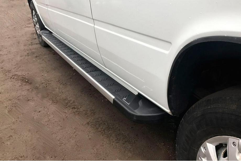 Volkswagen LT 1995–2006 Boční nášlapy RedLine V1 (2 ks, hliník) Image