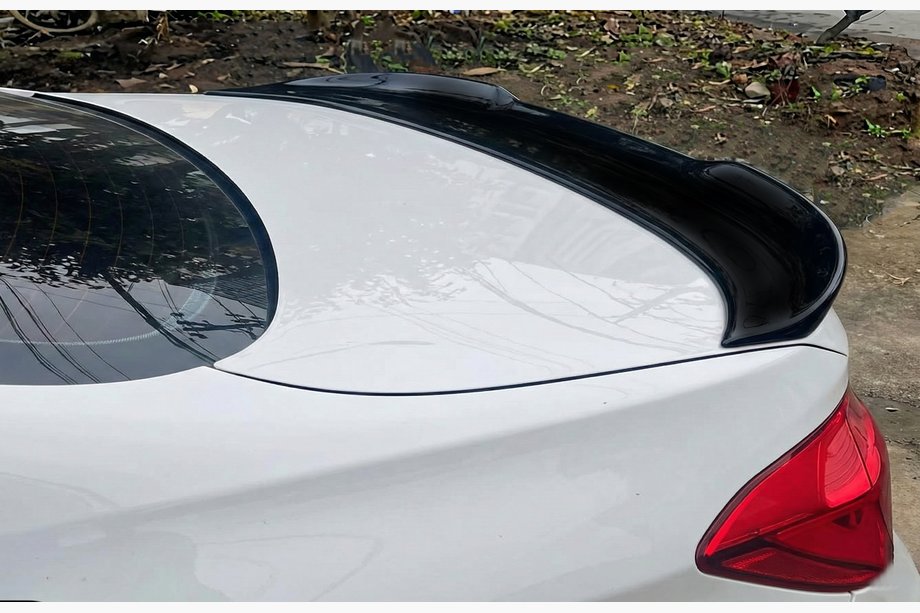 BMW řada 1 E81/E82/E87/E88 2004–2011 Spoiler ve stylu PSM (pro E82, lesklá černá) Image