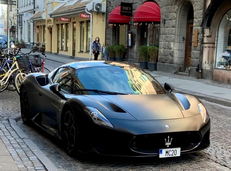 Matné nebo lesklé auto: věčný spor o styl a praktičnost
