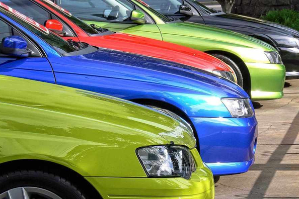 Co ovlivňuje barva automobilu