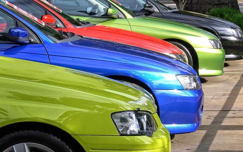Co ovlivňuje barva automobilu