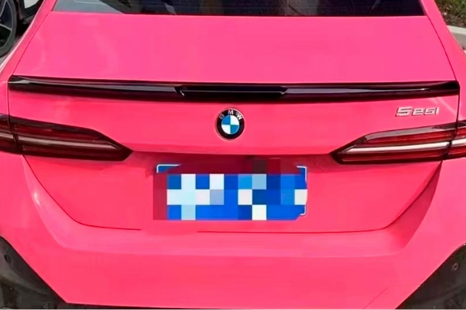 BMW řada 5/i5 G60/G60E/G61 2023– Spoiler MP-Style (černý lesk) Image