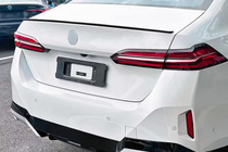 BMW řada 5/i5 G60/G60E/G61 2023– Spoiler M5-Style (černý lesk) fotografie 1