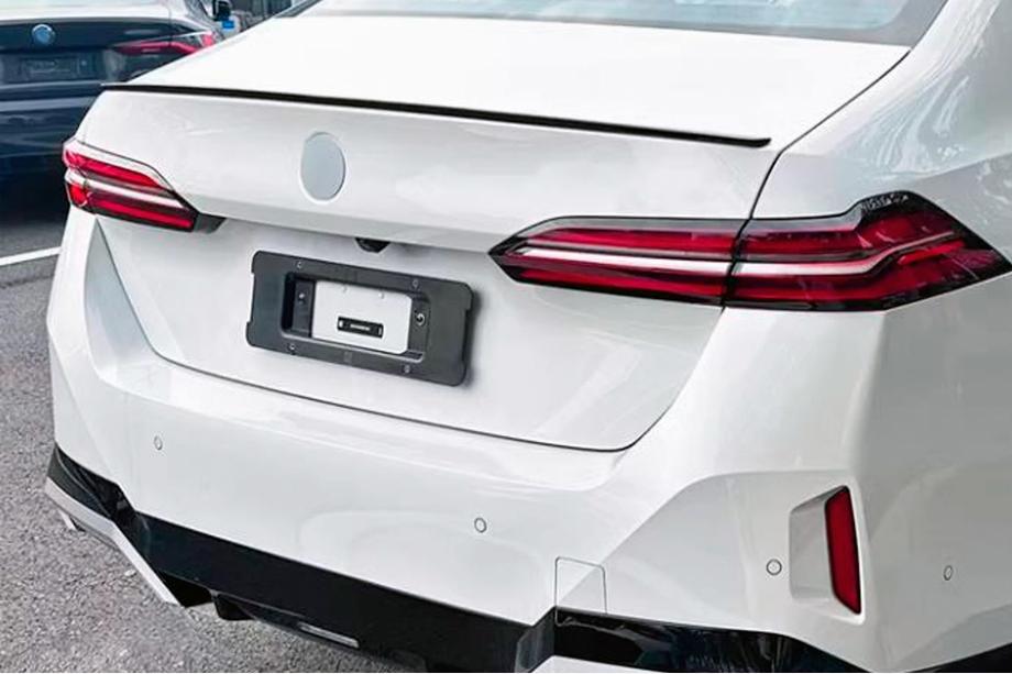 BMW řada 5/i5 G60/G60E/G61 2023– Spoiler M5-Style (černý lesk) Image