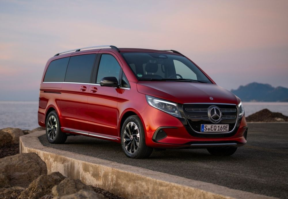 Recenze Mercedes-Benz EQV 2024: luxusní elektromobil pro celou rodinu