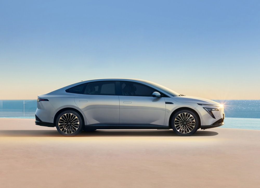 Recenze Nissan N7: nový elektrický sedan fastback