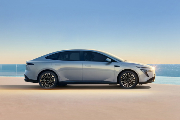 Recenze Nissan N7: nový elektrický sedan fastback
