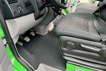 Volkswagen Crafter 2006–2016 Gumové autokoberce Carsuit V1 (černé) fotografie 1