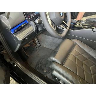 Textilní koberečky Premium (pro G60/61, černé) BMW řada 5/i5 G60/G60E/G61 2023– fotografie 1