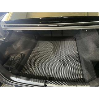 EVA koberec do kufru (pro G60, černý) BMW řada 5/i5 G60/G60E/G61 2023– fotografie 1