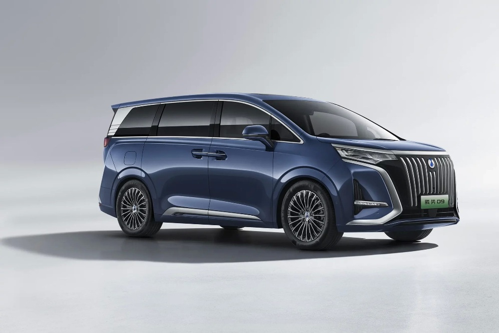 Recenze Denza D9 EV: luxusní elektrický minivan