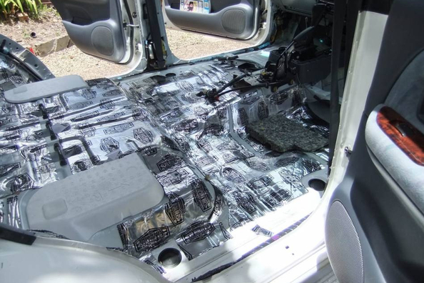 O kolik ztěžkne auto po odhlučnění?