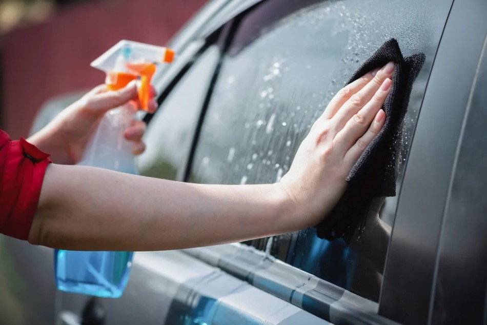 Užitečná autochemie pro péči o autoskla
