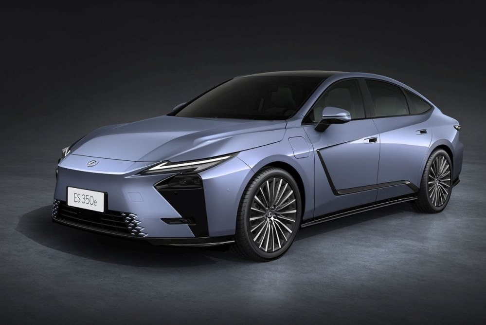 Recenze Lexus ES osmé generace pro rok 2025