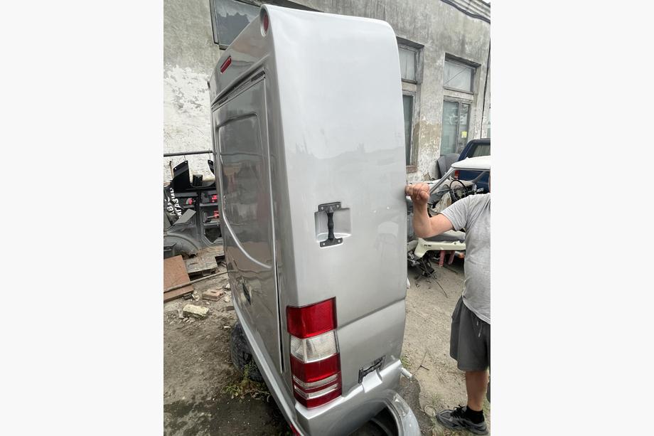 Mercedes Sprinter W906 2006–2018 Střešní nosič (šedý) Fotografie 3