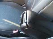 Seat Ibiza 2010–2017 Loketní opěrka do držáku nápojů fotografie 8