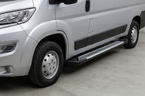 Fiat Ducato 2006–2025 Boční nášlapy Line (2 ks, hliník) fotografie 1