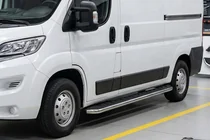 Fiat Ducato 2006–2025 Boční prahy Maydos V1 (2 ks, hliník ↗ nerez) fotografie 1
