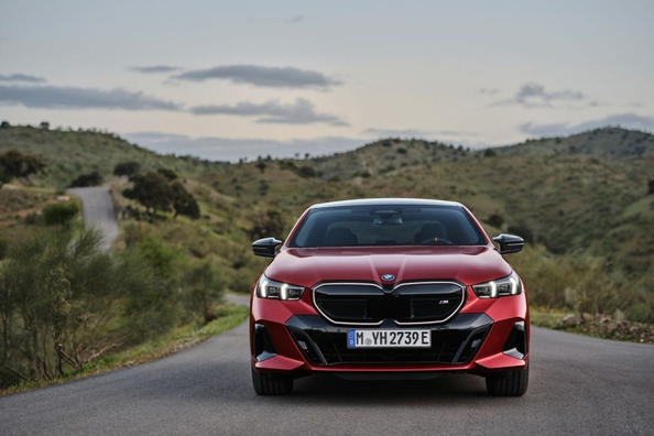 Test sportovního sedanu BMW i5 M60