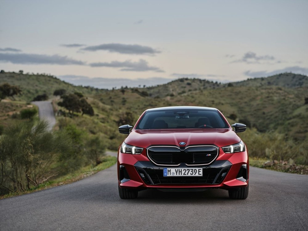 Test sportovního sedanu BMW i5 M60