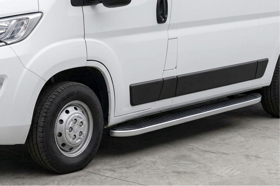 Fiat Ducato 2006–2025 Boční prahy Tayga Grey (2 ks, hliník) Image