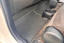 Toyota Yaris 2010–2020 Gumové autokoberce Carsuit (černé) – pro spalovací motor fotografie 3