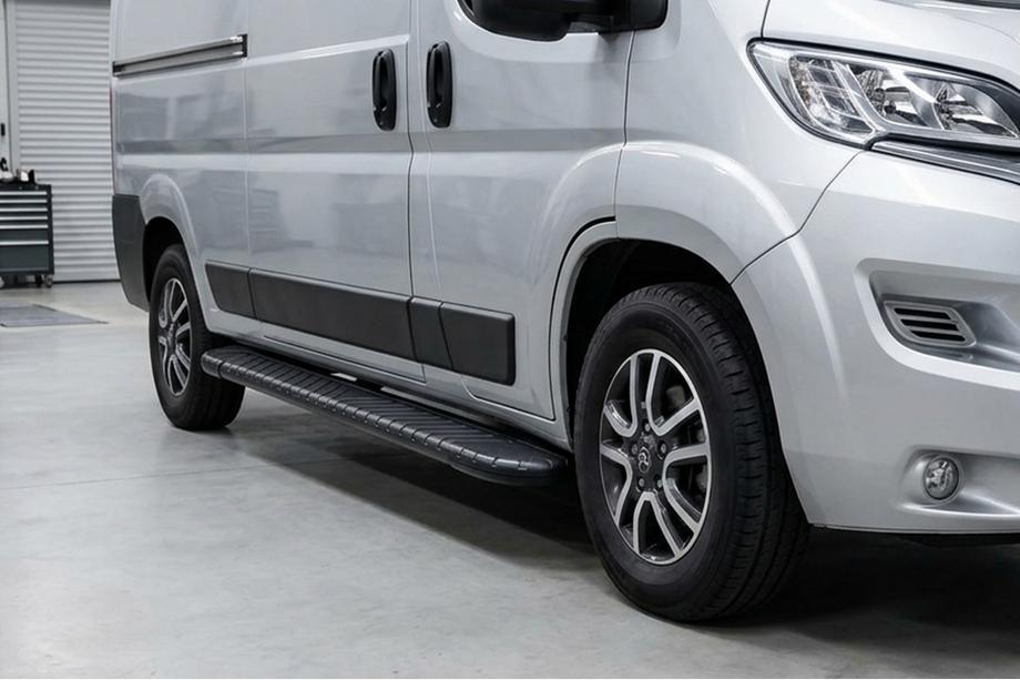 Peugeot Boxer 2006–2025 Boční prahy Bosphorus Black (2 ks, hliník) Image