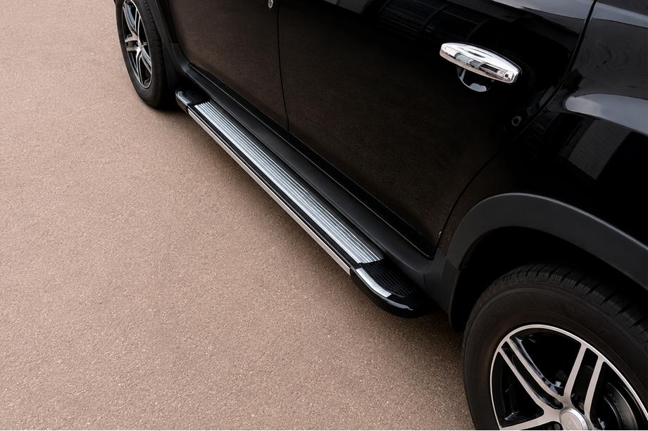 Dacia Duster 2008–2018 Boční nášlapy Rainbow (2 ks, hliník) Image