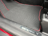 Tesla Model Y 2020– Gumové koberečky do interiéru Carsuit (2020-2024, černé) fotografie 16