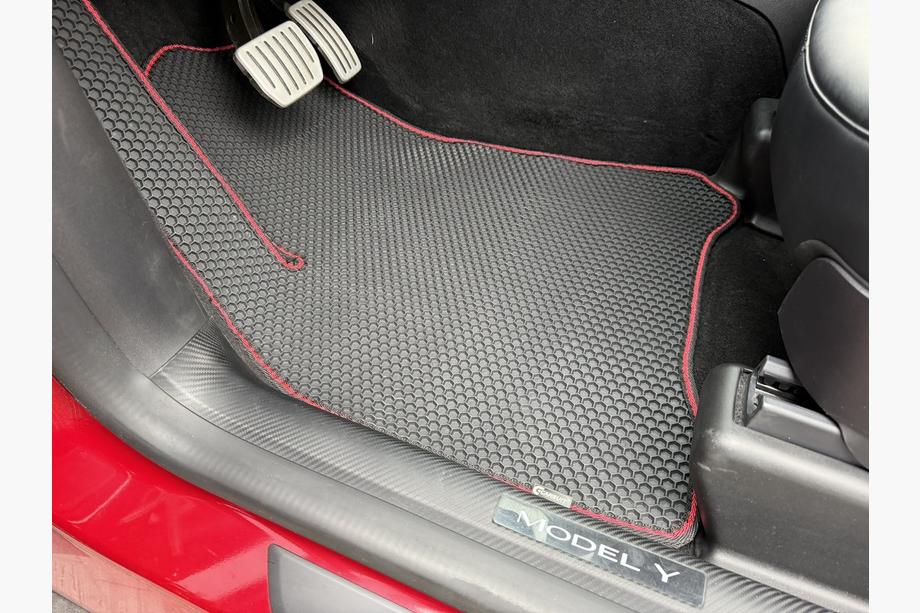 Tesla Model Y 2020– Gumové koberečky do interiéru Carsuit (2020-2024, černé) Image